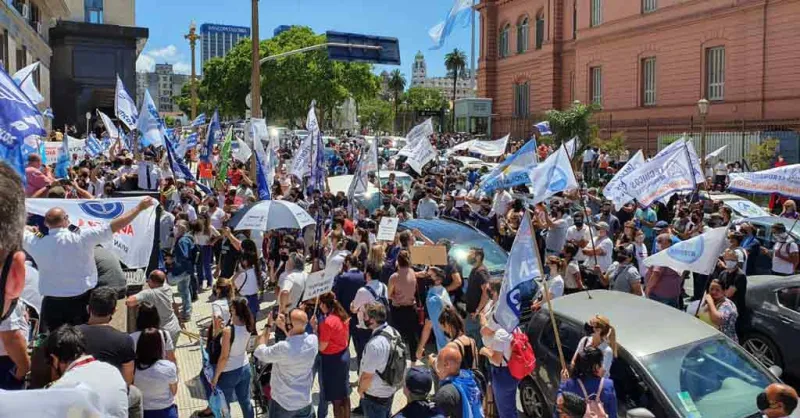 Aeronáuticos amenazaron con «escrachar» senadores que apoyen la Ley Bases