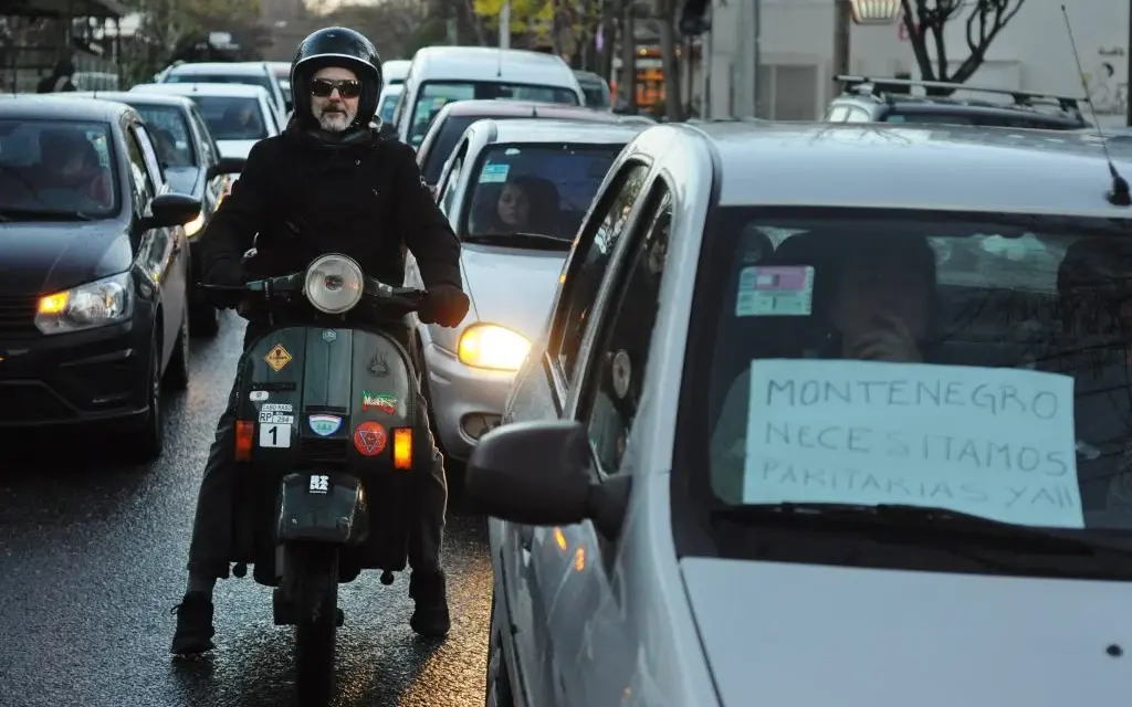 Municipales realizaron una caravana para reclamar “por un salario justo”