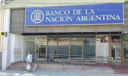 El gobierno adelantó que cerrará más sucursales del Banco Nación y crece el malestar de sus trabajadores